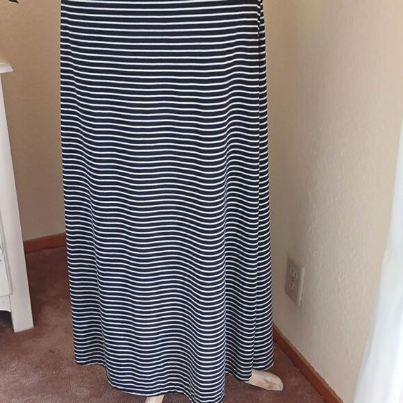 Everly Grey Striped Maxi Dress - Picture 3 of 9